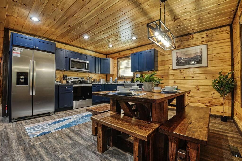 Adventure Retreat/Cabin/Pool+Hot Tub/Game Room+Theater Sevierville Esterno foto