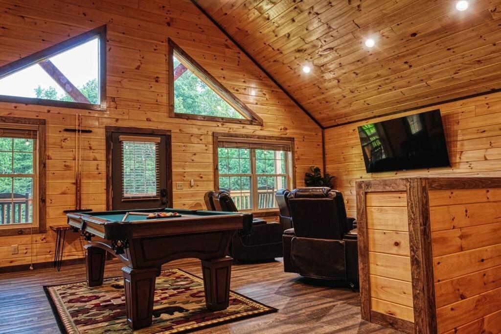 Adventure Retreat/Cabin/Pool+Hot Tub/Game Room+Theater Sevierville Esterno foto