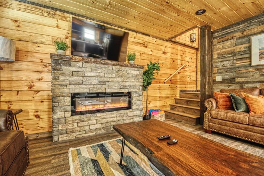 Adventure Retreat/Cabin/Pool+Hot Tub/Game Room+Theater Sevierville Esterno foto