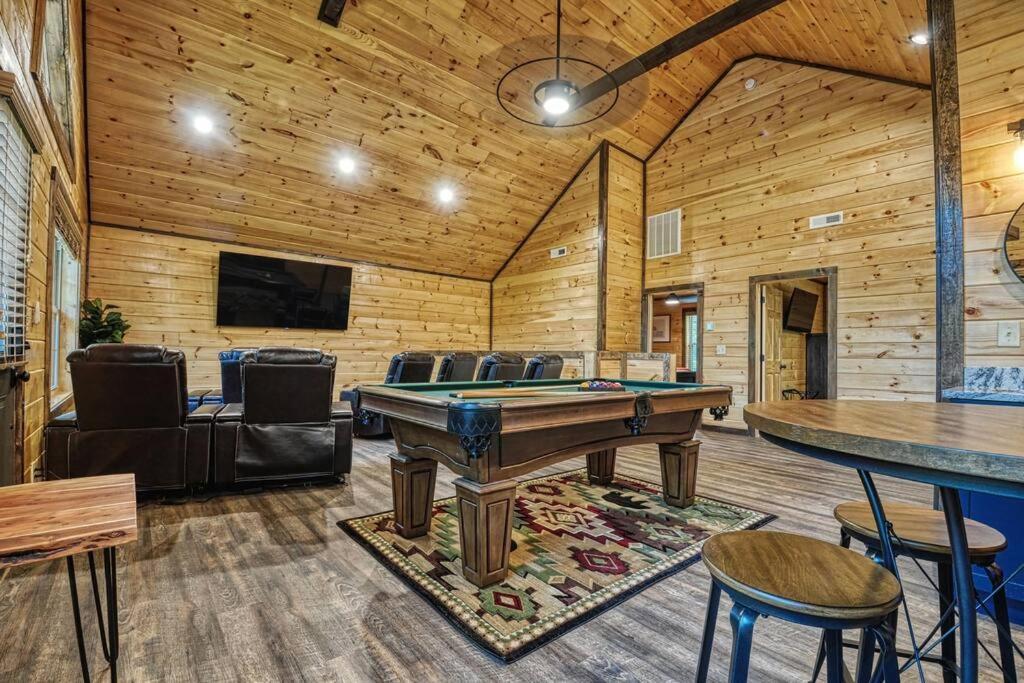 Adventure Retreat/Cabin/Pool+Hot Tub/Game Room+Theater Sevierville Esterno foto