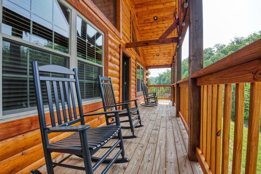 Adventure Retreat/Cabin/Pool+Hot Tub/Game Room+Theater Sevierville Esterno foto