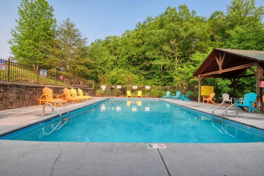 Adventure Retreat/Cabin/Pool+Hot Tub/Game Room+Theater Sevierville Esterno foto