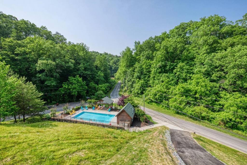 Adventure Retreat/Cabin/Pool+Hot Tub/Game Room+Theater Sevierville Esterno foto