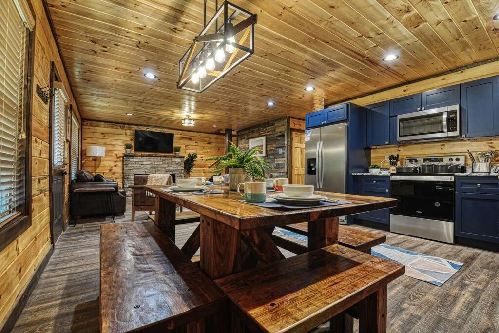 Adventure Retreat/Cabin/Pool+Hot Tub/Game Room+Theater Sevierville Esterno foto