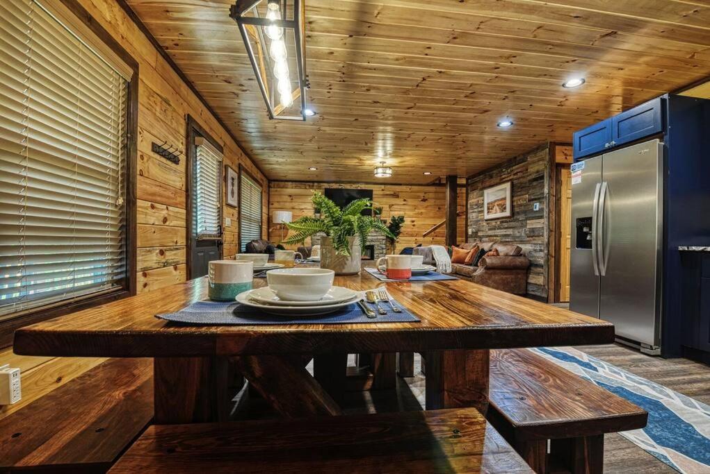 Adventure Retreat/Cabin/Pool+Hot Tub/Game Room+Theater Sevierville Esterno foto