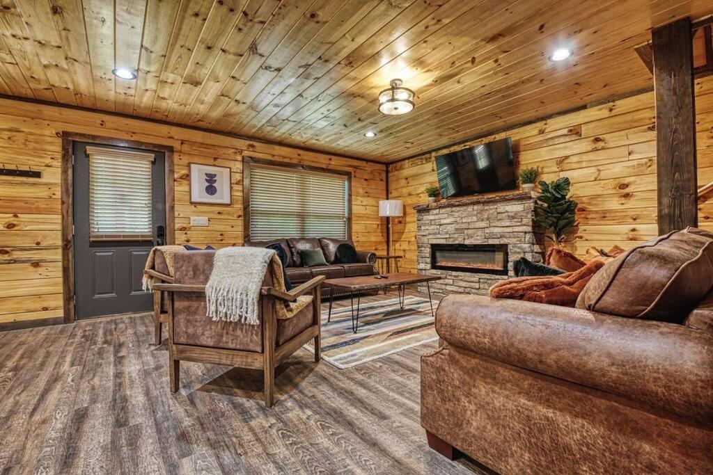 Adventure Retreat/Cabin/Pool+Hot Tub/Game Room+Theater Sevierville Esterno foto