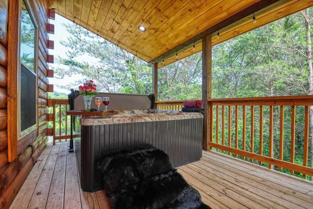 Adventure Retreat/Cabin/Pool+Hot Tub/Game Room+Theater Sevierville Esterno foto