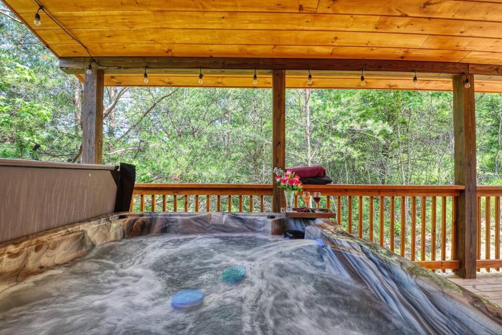 Adventure Retreat/Cabin/Pool+Hot Tub/Game Room+Theater Sevierville Esterno foto