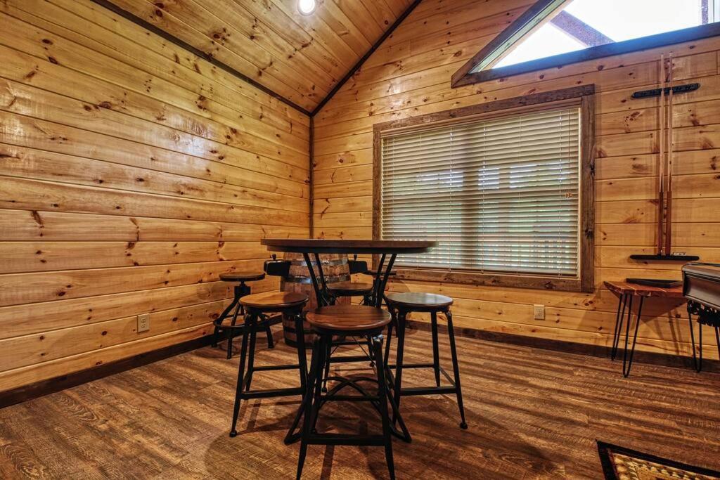 Adventure Retreat/Cabin/Pool+Hot Tub/Game Room+Theater Sevierville Esterno foto